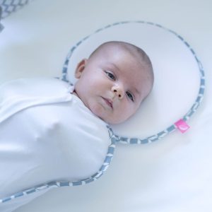 Ergonomisches Babykissen gegen Plattkopf mit Memory Foam